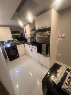 Studio to rent, Uxbridge UB8