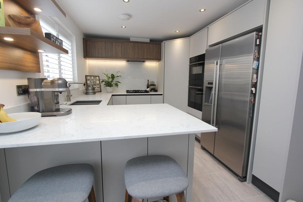 Kitchen/ Dining Room