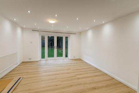 undefined, Walton Close, Hp13