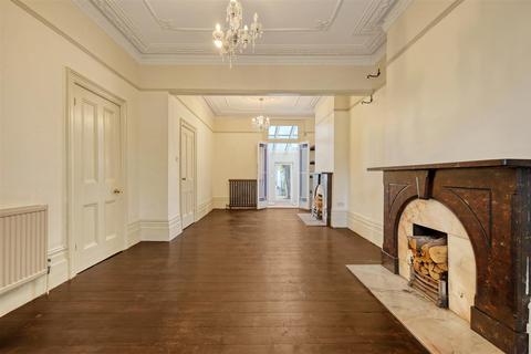 6 bedroom house for sale, Lucerne Road, London N5