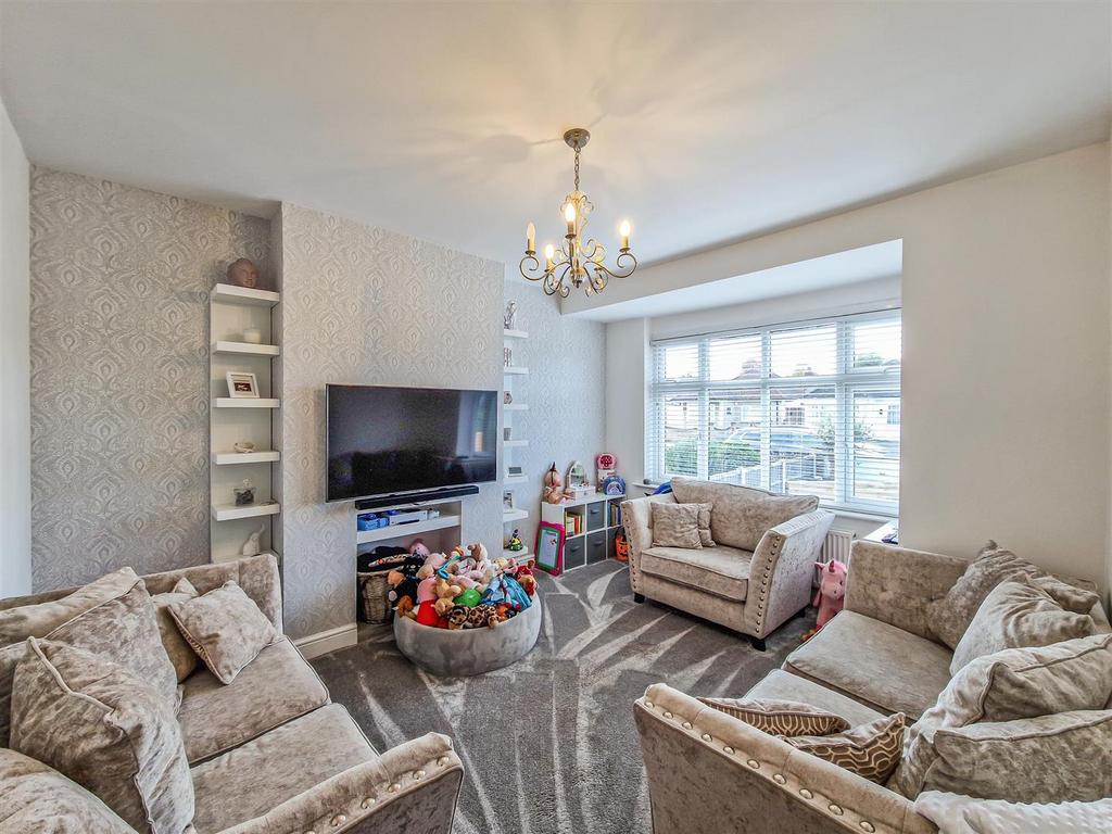 Hampton Gardens, SouthendonSea SS2 3 bed semidetached house for sale