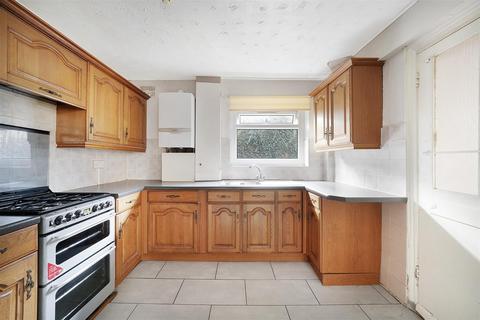 4 bedroom terraced house to rent, Wightman Road, London N8