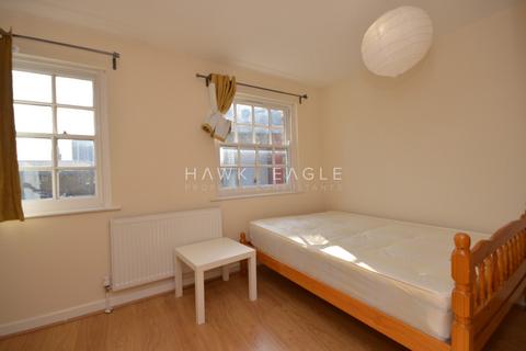 3 bedroom townhouse to rent, Steels Lane, London, Greater London. E1