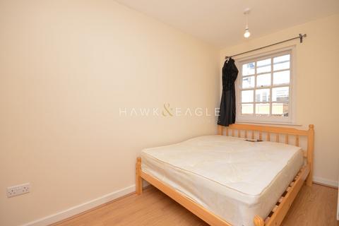 3 bedroom townhouse to rent, Steels Lane, London, Greater London. E1