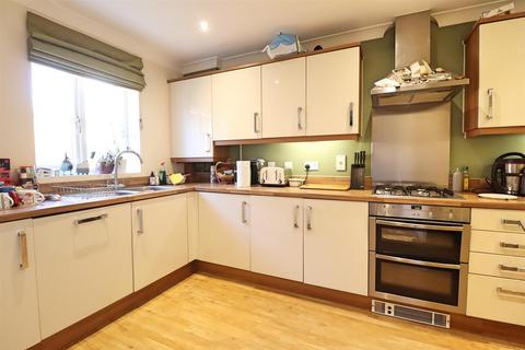 3 bedroom semi-detached house to rent, Barley Court, Braintree