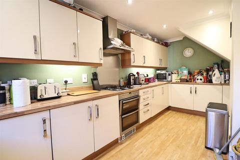 3 bedroom semi-detached house to rent, Barley Court, Braintree