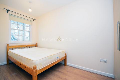 3 bedroom townhouse to rent, Steels Lane, London, Greater London. E1