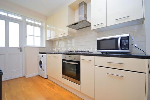 3 bedroom townhouse to rent, Steels Lane, London, Greater London. E1