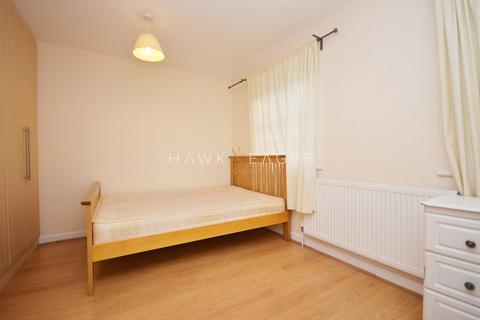 3 bedroom townhouse to rent, Steels Lane, London, Greater London. E1