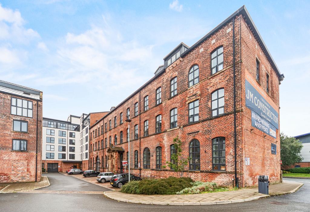 Flat 4, Victoria Riverside, Leeds... 1 bed flat to rent £850 pcm (£