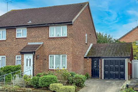64 Buckingham Road, Hockley, SS5 4UE