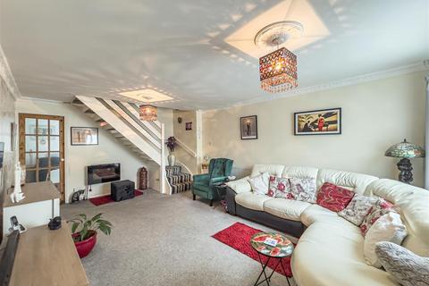 64 Buckingham Road, Hockley, SS5 4UE