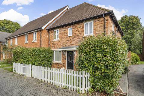 4 bedroom end of terrace house for sale, Fragorum Fields, Fareham PO14