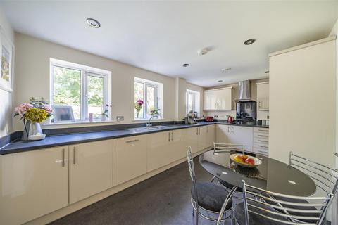 4 bedroom end of terrace house for sale, Fragorum Fields, Fareham PO14