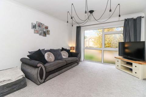 2 bedroom flat for sale, New Road, Rickmansworth WD3