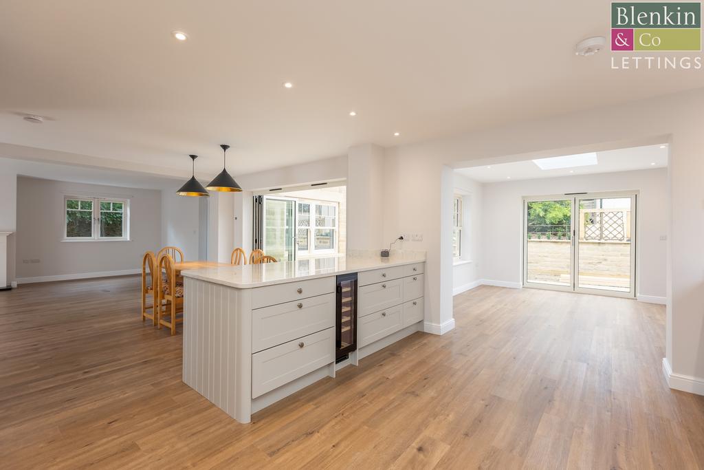 Kitchen/ Dining Area