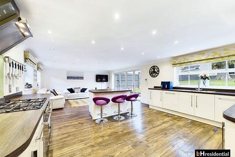 5 bedroom detached house for sale, Russet Drive, Radlett WD7