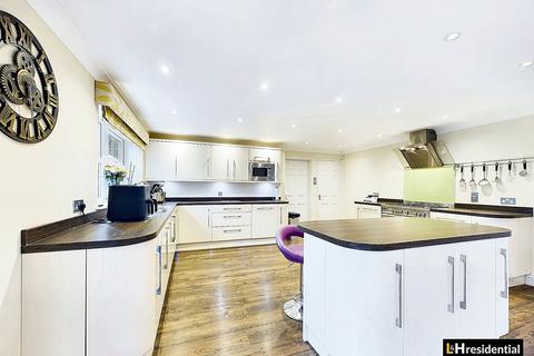 5 bedroom detached house for sale, Russet Drive, Radlett WD7