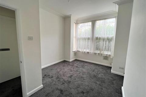 2 bedroom ground floor flat to rent, Ashburnham Road, Southend-On-Sea