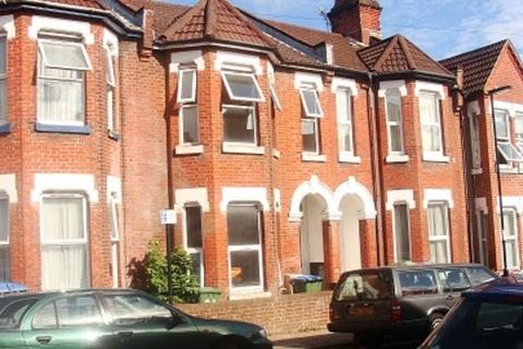 6 bedroom terraced house to rent, Shakespeare Avenue, Southampton