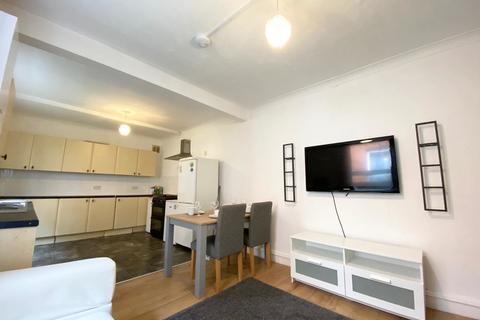 6 bedroom terraced house to rent, Shakespeare Avenue, Southampton