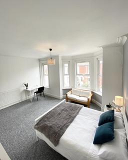 6 bedroom terraced house to rent, Shakespeare Avenue, Southampton