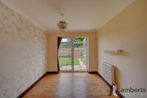 2 bedroom bungalow for sale, Warwick Close, Studley