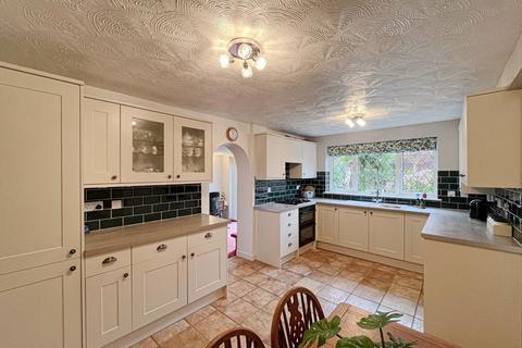 3 bedroom detached house for sale, Stour Close, Burntwood, WS7 9JY