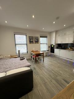 1 bedroom flat to rent, Brownswood Road, London N4