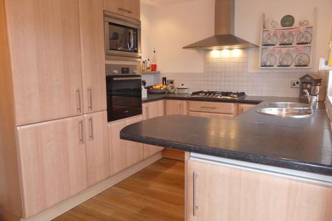 3 bedroom semi-detached house for sale, Kendal Drive, Oldham OL2