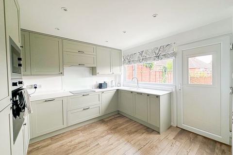 2 bedroom semi-detached house for sale, Hill Close, Pershore