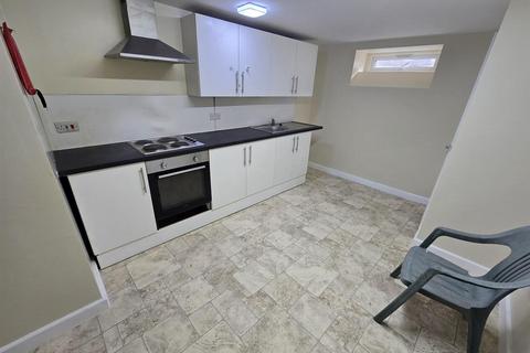 6 bedroom detached bungalow to rent, Wells Road, Bristol BS14