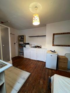 Studio to rent, Stoke Newington Church Street, London N16