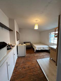 Studio to rent, Stoke Newington Church Street, London N16