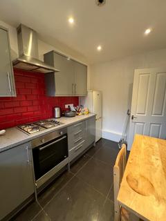 2 bedroom flat for sale, Lea Bridge Road, London E10