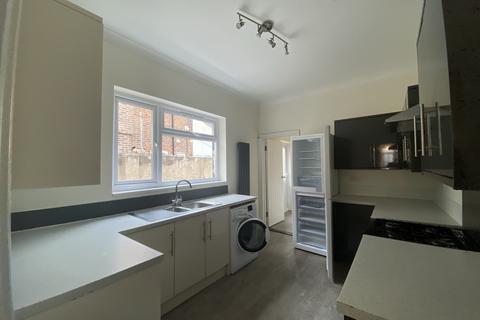 4 bedroom terraced house to rent, Hudson Road. Southsea