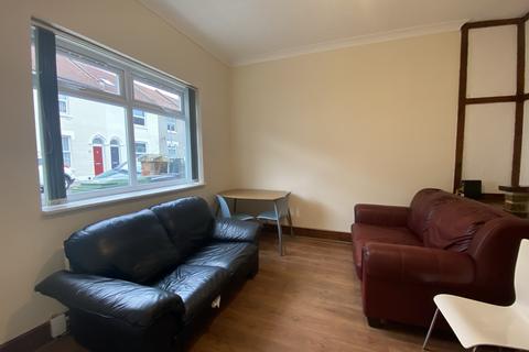 4 bedroom terraced house to rent, Hudson Road. Southsea