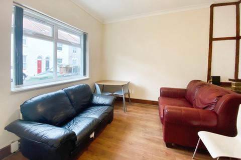 4 bedroom terraced house to rent, Hudson Road. Southsea