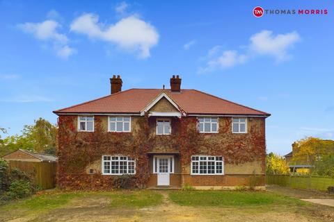 5 bedroom detached house to rent, Drove Road, Bedfordshire SG18