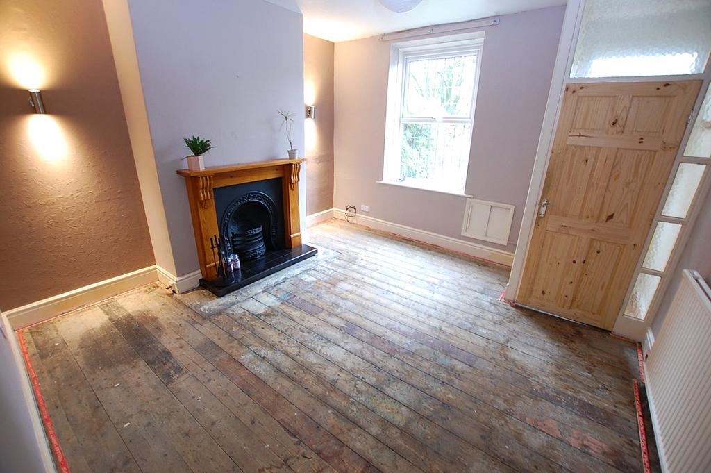 Stockport Road, AshtonunderLyne OL5 2 bed terraced house to rent £