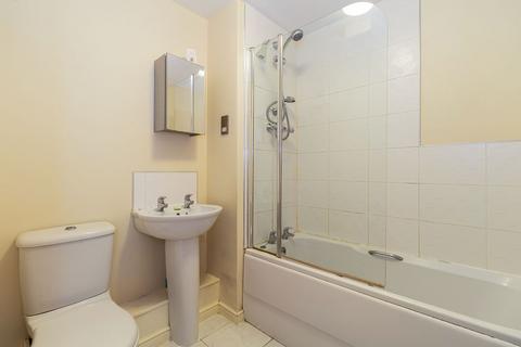 2 bedroom penthouse to rent, Camlough Walk, Derbyshire S41