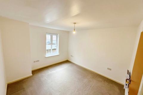 2 bedroom apartment to rent, The Links, Greater Manchester SK14