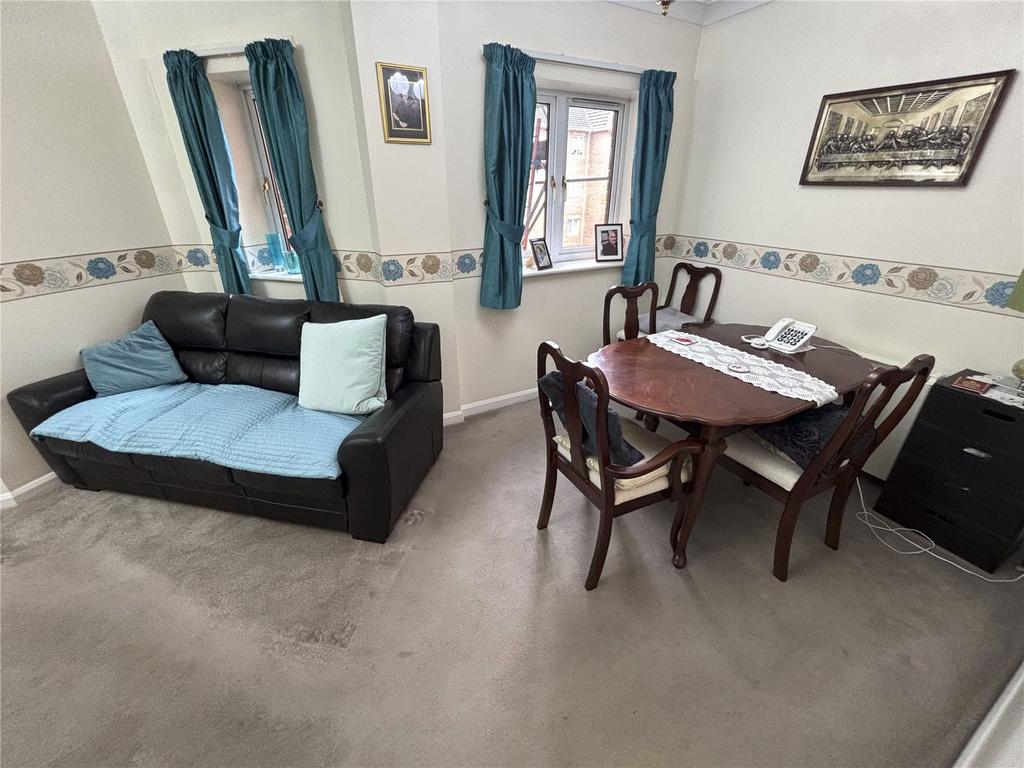 Living/Dining Area