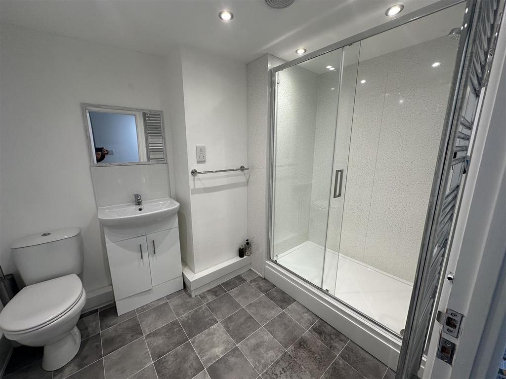 Room 1 Radnor Shower Room.jpg