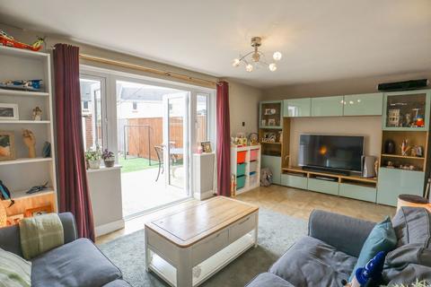 4 Carpenters Close, Calne, SN11 9ER