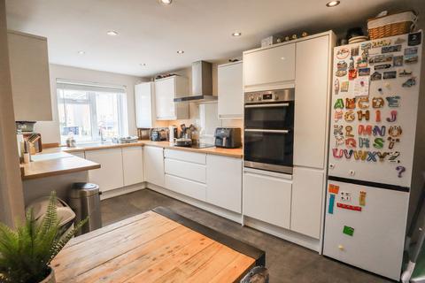 4 Carpenters Close, Calne, SN11 9ER