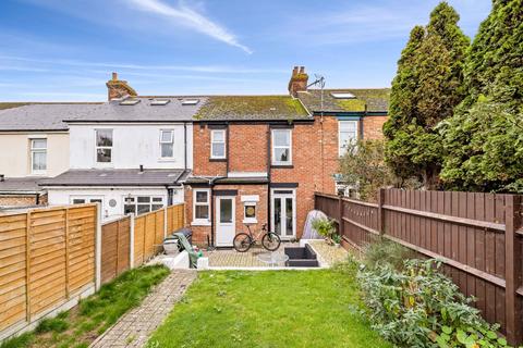 33 Surrenden Road, Folkestone, CT19 4DZ