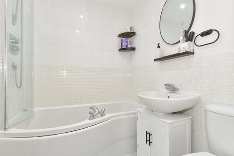 6 Aster Road, Minster On Sea, Sheerness, ME12 3GB