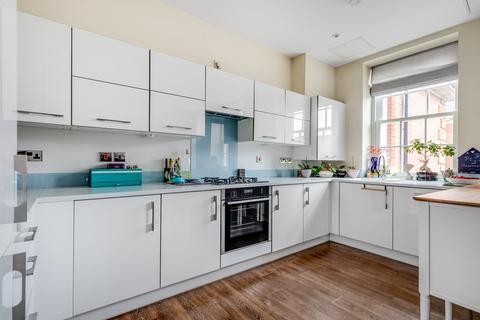 2 bedroom flat for sale, Sherwood Way, Epsom, KT19