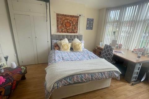 5 bedroom private hall to rent, Victoria Road, Fallowfield, Manchester